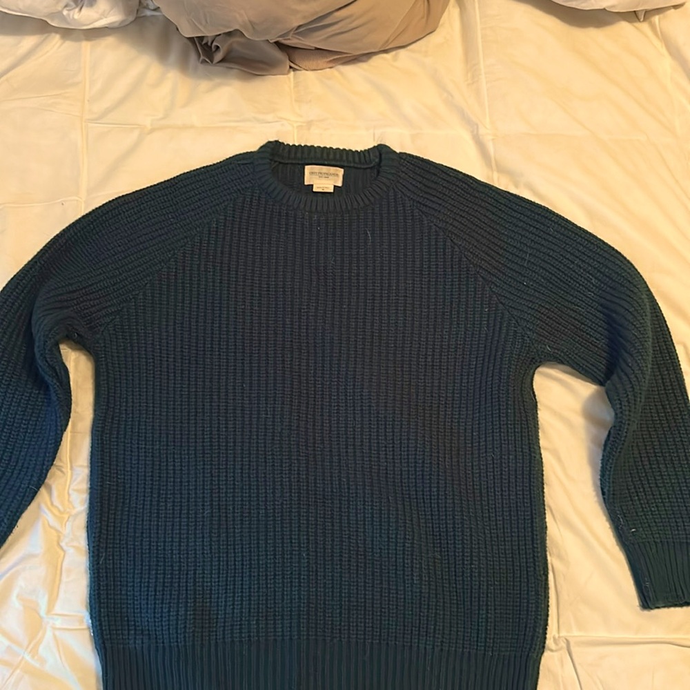 Cabled men’s navy sweater